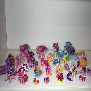 Lot of 28 pieces of My little pony figurines.